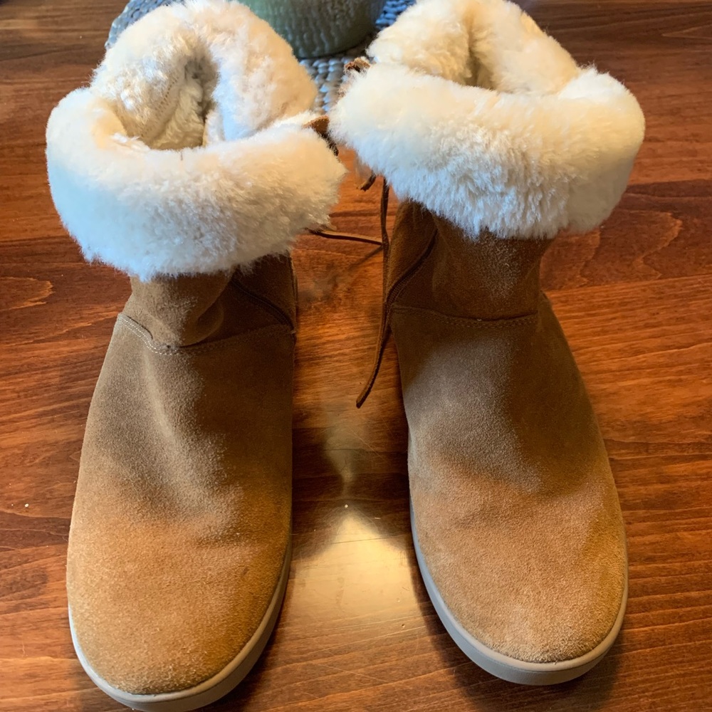 Koolaburra by UGG Women's W Shazi Short Fashion Boot